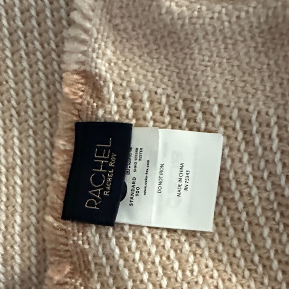 RACHEL Rachel Roy Pink and Cream Geometric Throw Blanket with Tassels - Picture 3 of 8